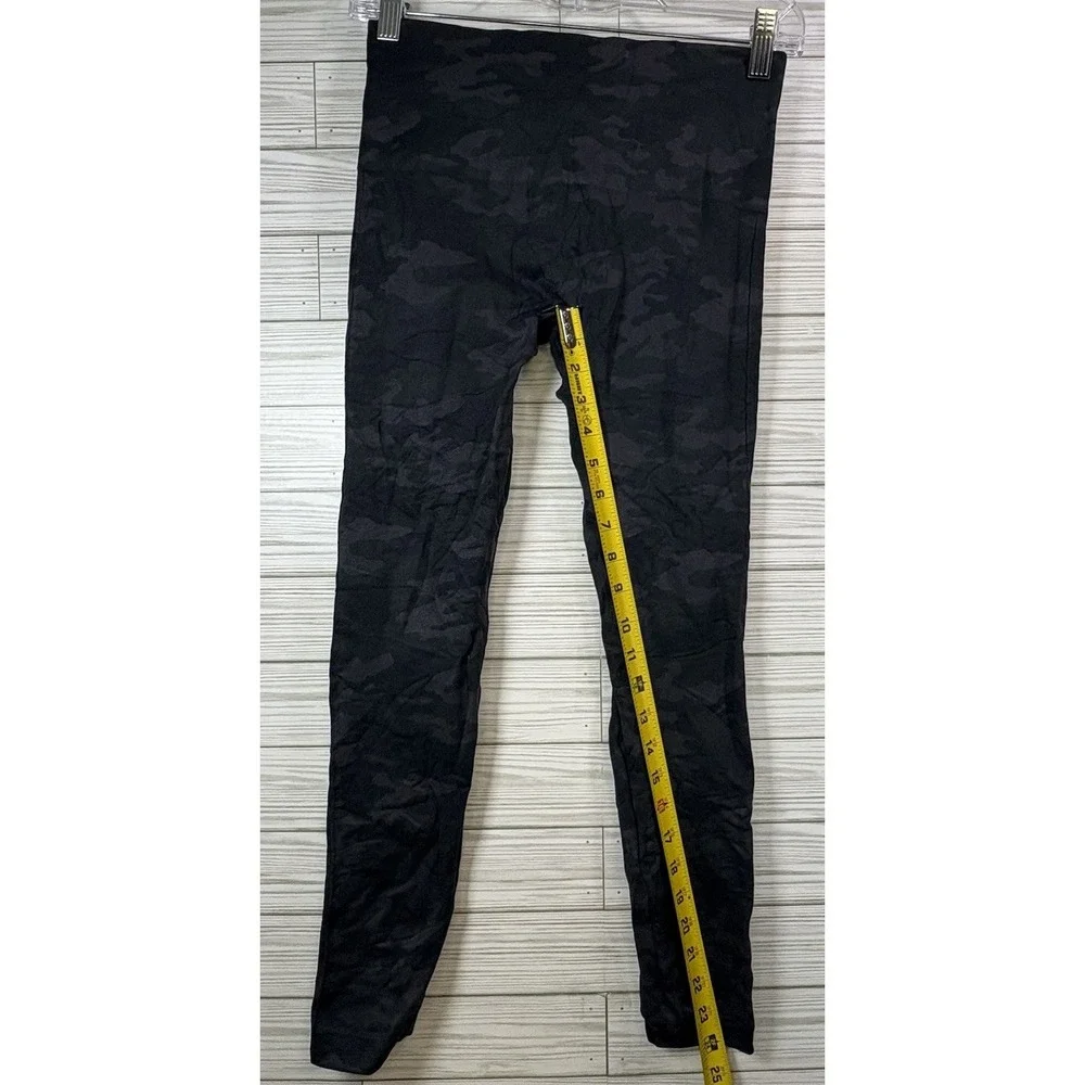 Spanx Look‎ At Me Now Seamless Leggings Black Camo Women's Sz Med Yoga Workout